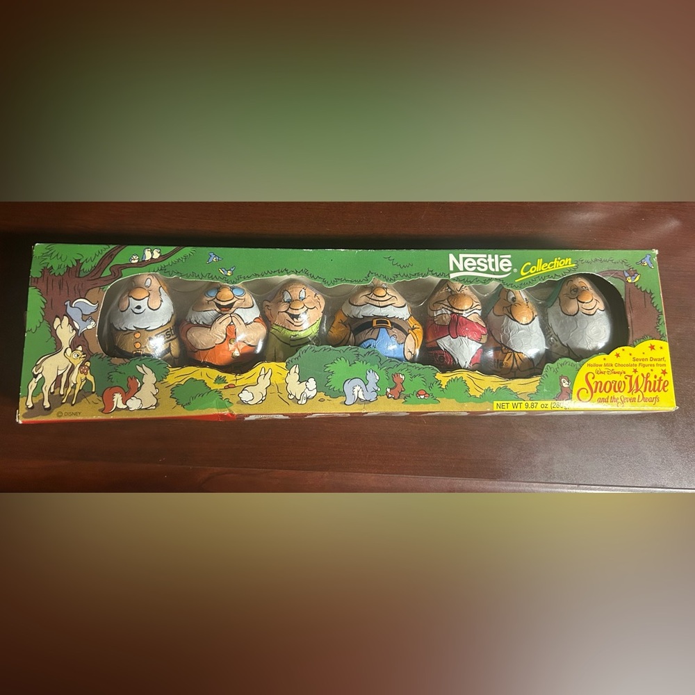 1990’s Disney Collectible Snow White & Seven Dwarfs Hollow Milk Chocolates